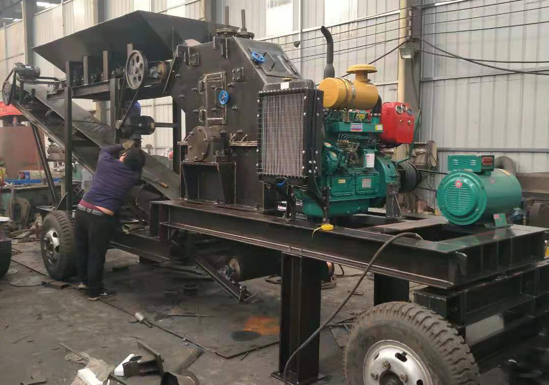 小型車(chē)載移動(dòng)破碎機(jī)