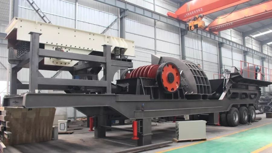 移動(dòng)錘式破碎機(jī)